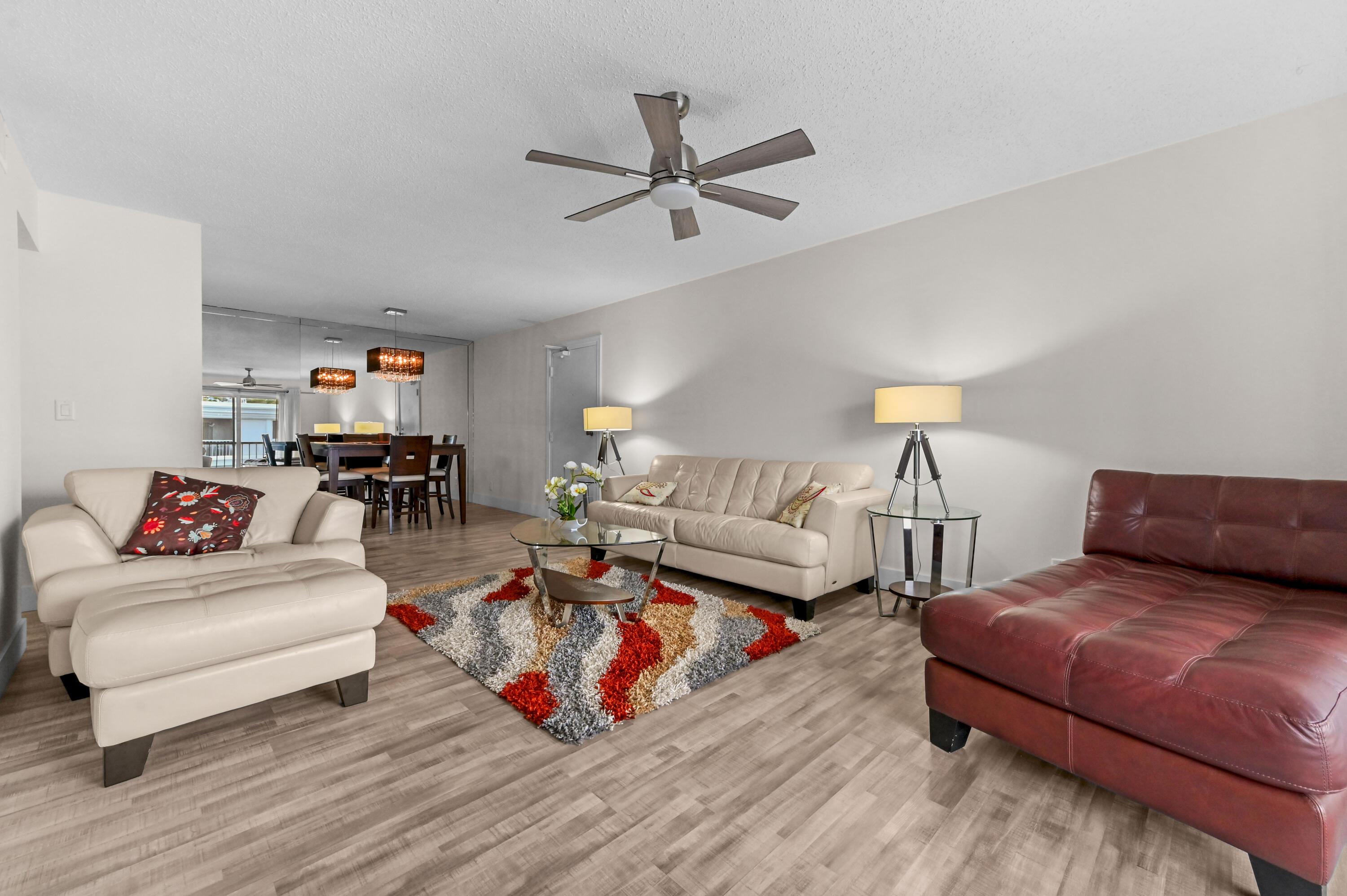 Image 3: 08 Living room 04