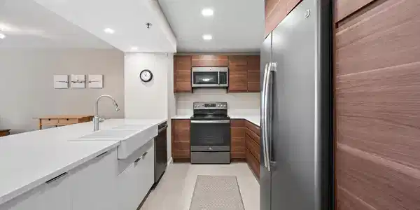 Image 2: kitchen (2)