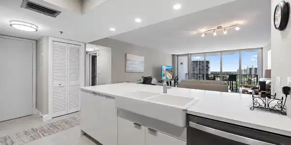 Image 3: kitchen (1)