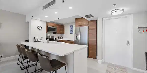 Image 4: kitchen