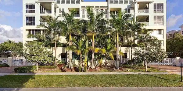 120 SE 19th Avenue