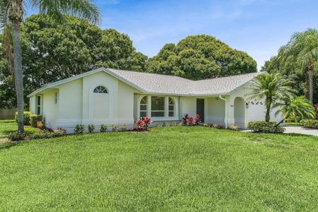 1812 NE Crabtree Lane
