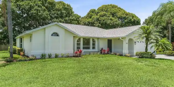 1812 NE Crabtree Lane