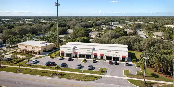 Image 2: Hobe Sound Retail_01 (w Signage)