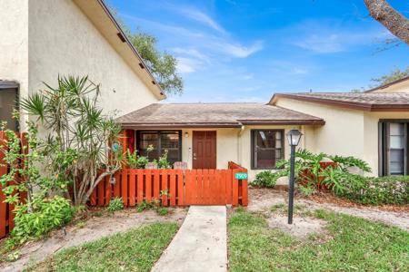 7909 SE Villa Circle