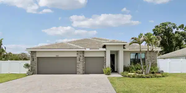 1490 SW Lago Circle
