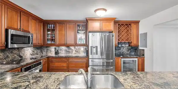 1147 Hillsboro Mile
