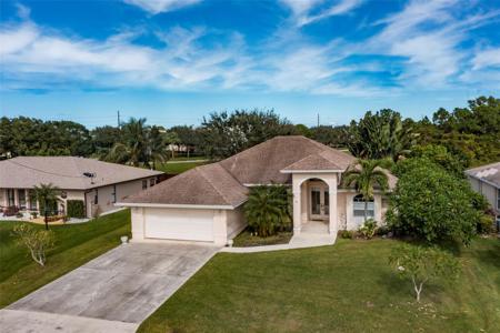2467 SE Sidonia St