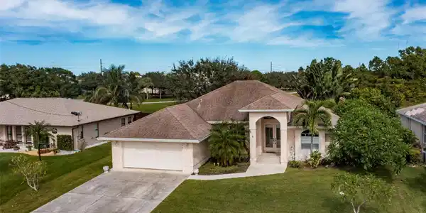 2467 SE Sidonia St