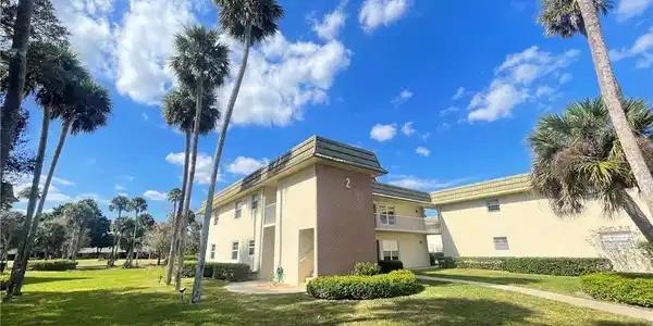 2 Vista Gardens Trail