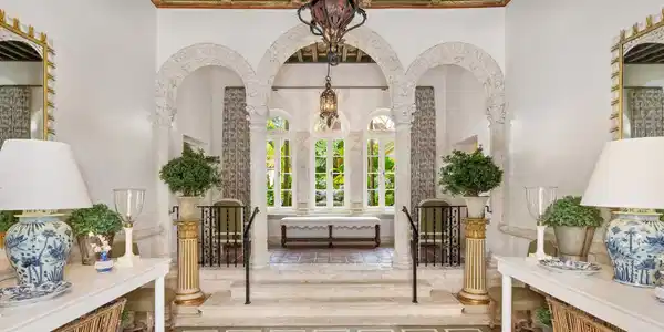 Image 3: Foyer