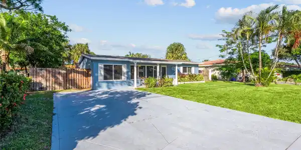 2233 SE 13th