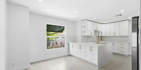 Image 3: 216 NE 23rd Ave - Pompano Beach - Florid