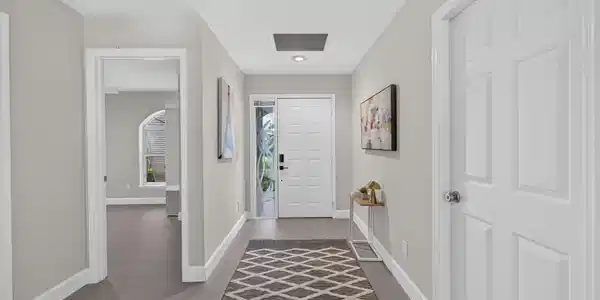 Image 3: foyer