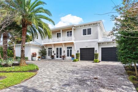 1600 E Lake Dr