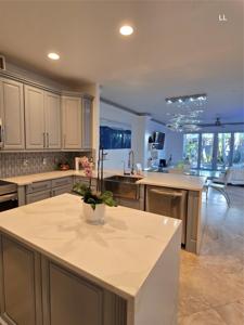 808 N Victoria Park Rd
