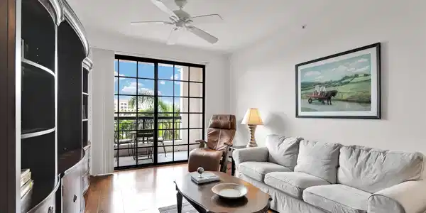233 S Federal Highway
