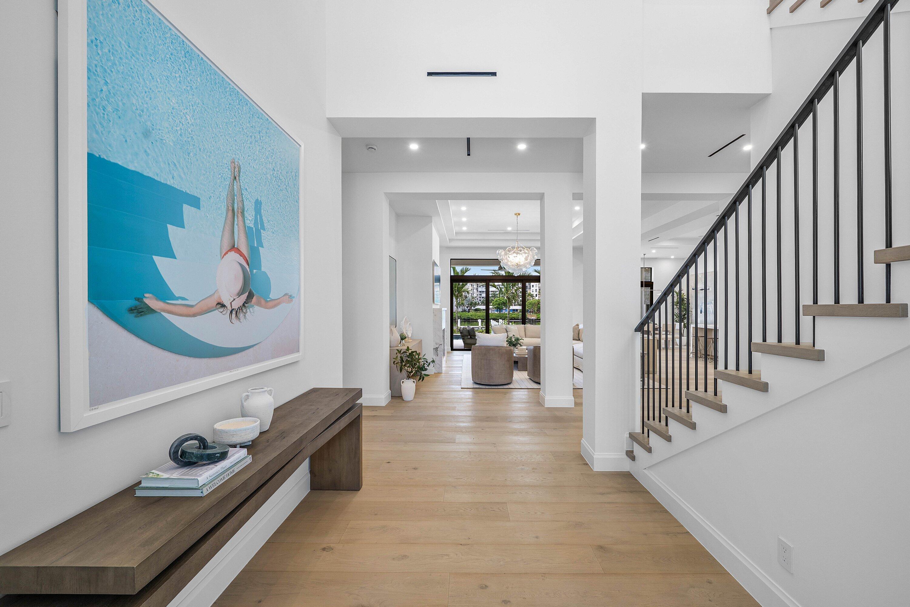 Image 4: Foyer