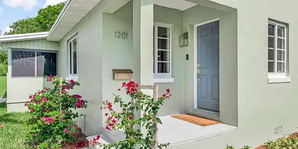 1201 N Palmway