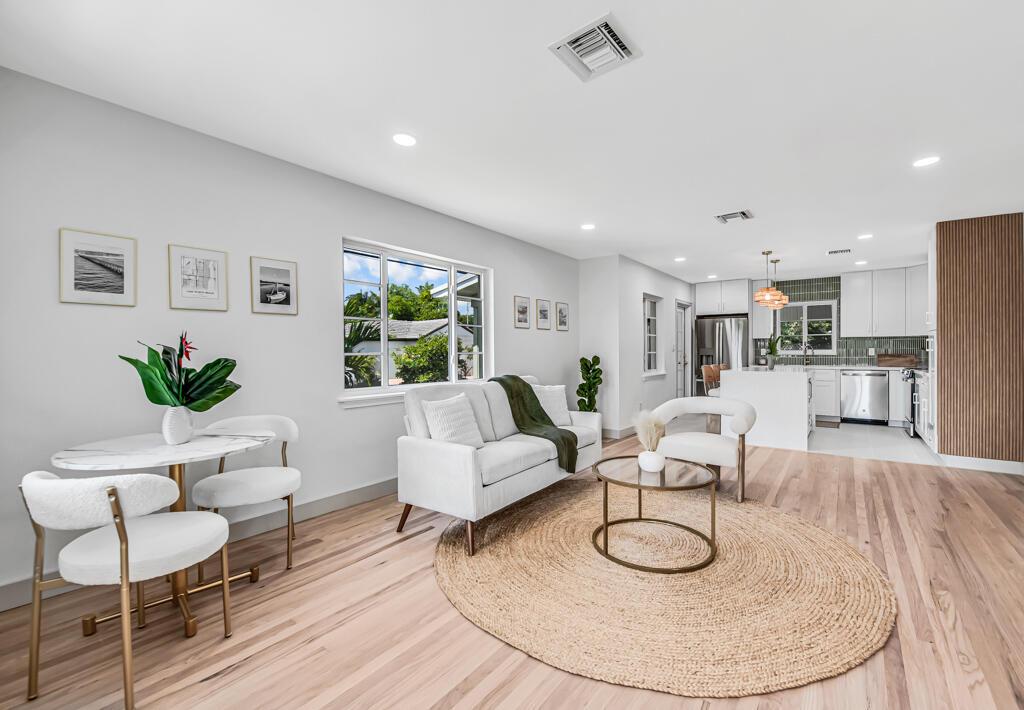 Image 4: liv/family with hardwood floors