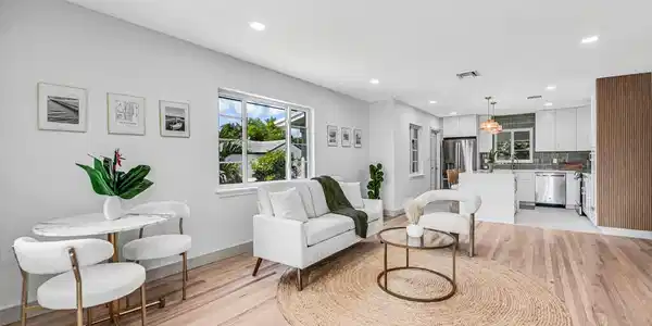 Image 4: liv/family with hardwood floors