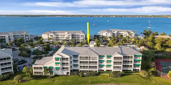 185 NE Edgewater Drive