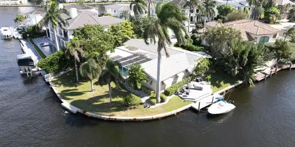 797 NE Harbour Drive