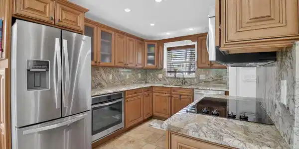 Image 3: Kitchen