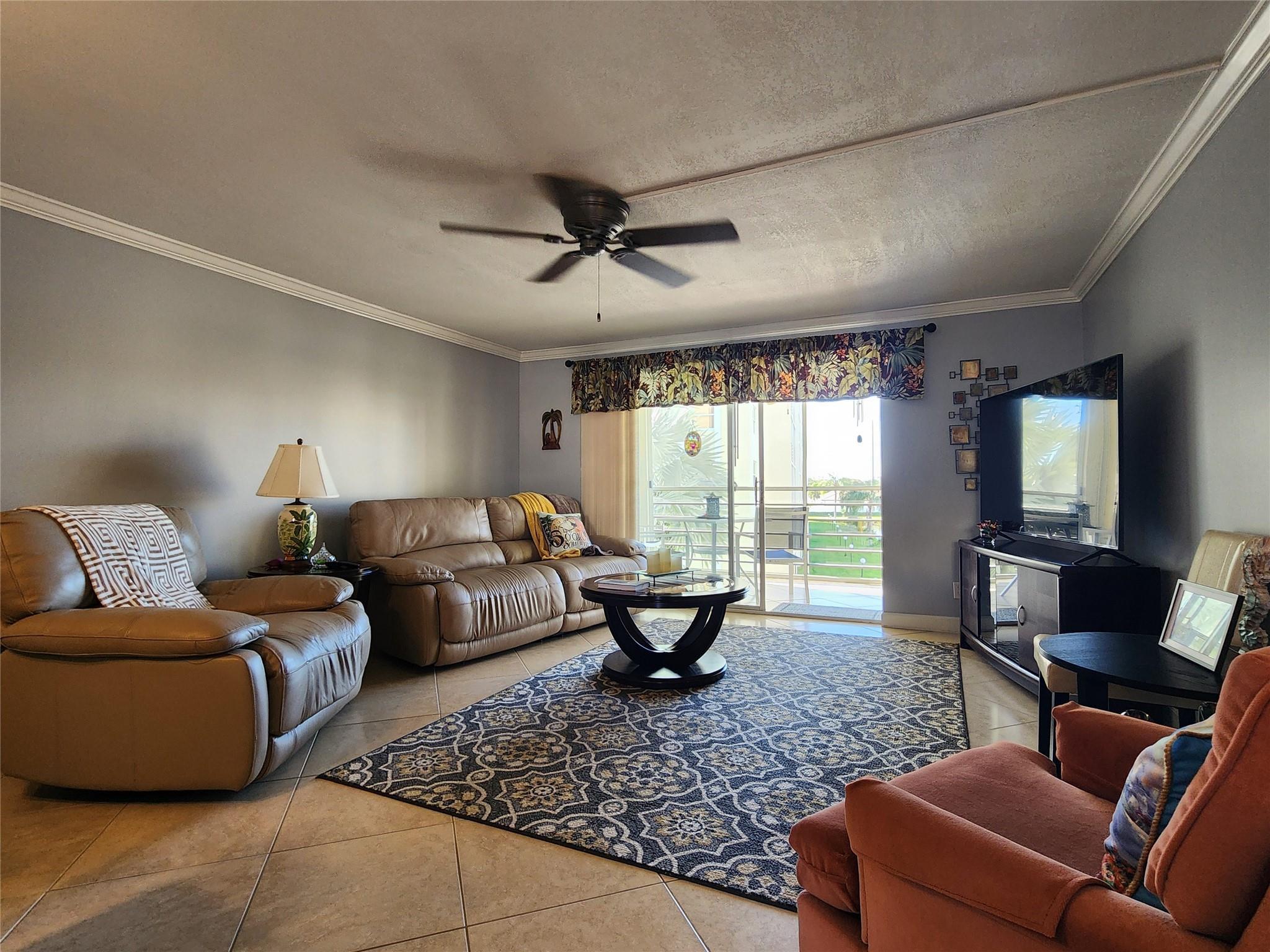Image 2: Living room