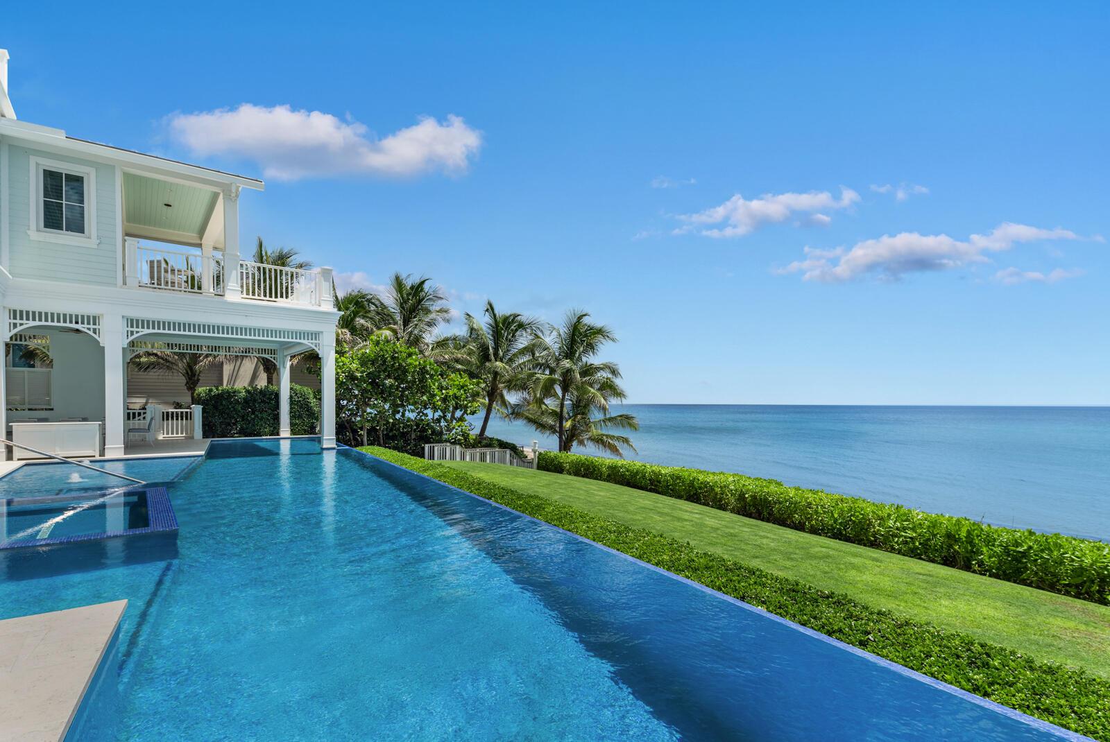 Image 3: Pool & Exterior