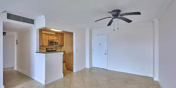 Image 3: Living Area