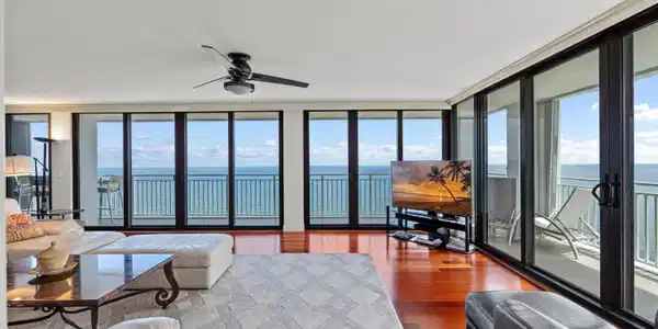 Image 4: WRAPAROUND CORNER LIVING ROOM