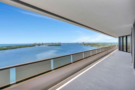 100 Lakeshore Drive