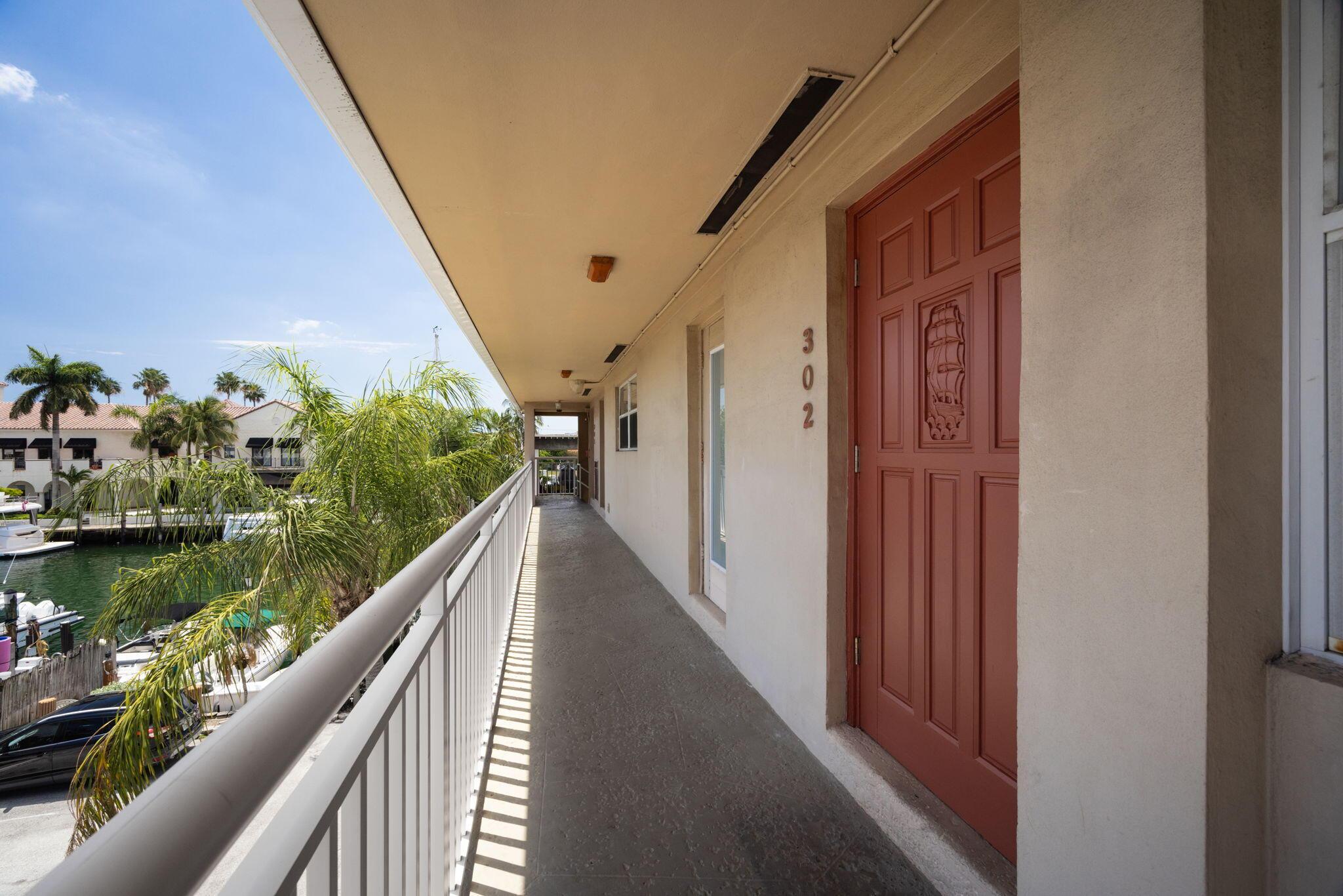 Image 4: entrance to condo