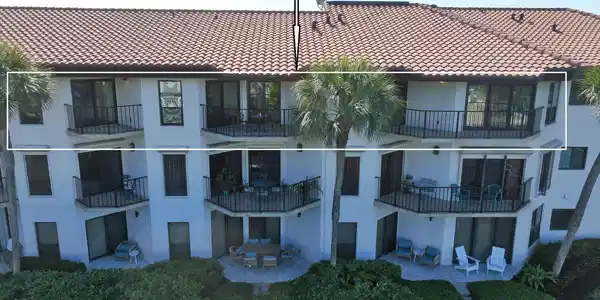 Image 4: Large unit with 3 covered balconies and lots of ro