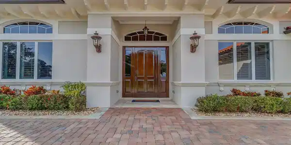 Image 4: Entry