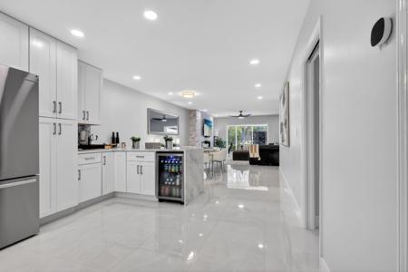 700 NE Harbour Terrace