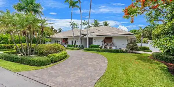 Image 3: 4-web-or-mls-2517 NE 13th St, Fort Laude