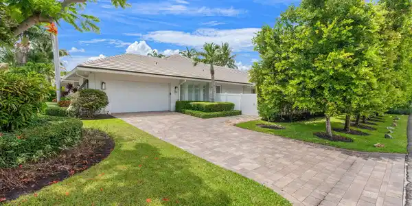 Image 4: 5-web-or-mls-2517 NE 13th St, Fort Laude