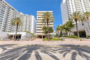 1623 Collins Ave