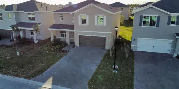 2811 NE Breezeway Circle