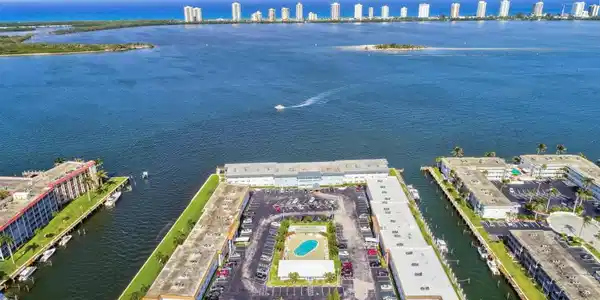100 Shore Court