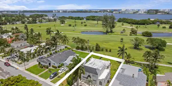 422 N Lakeside Drive