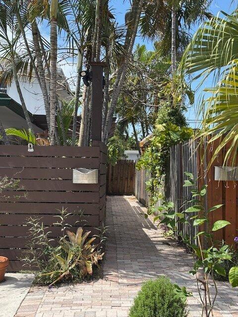 Image 3: 3