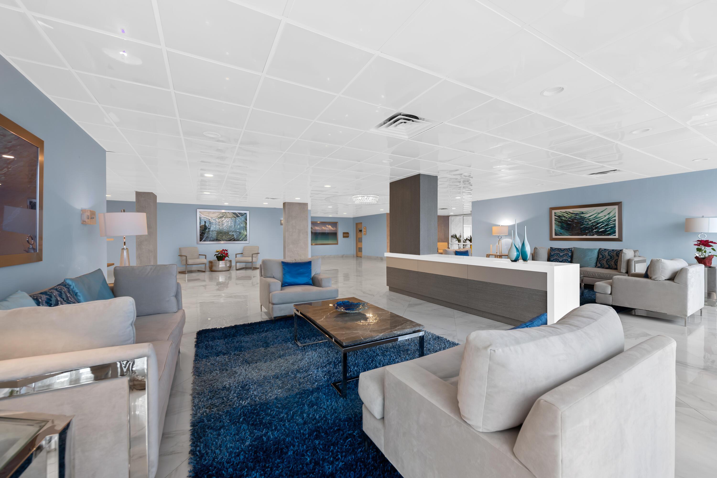 Image 4: Lobby