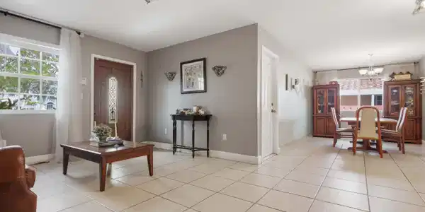 Image 4: Main Living and Dining Room