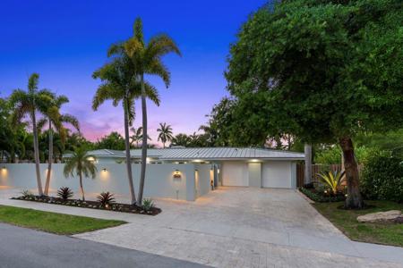 2449 Bayview Dr