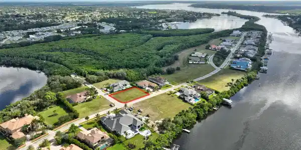 Image 2: 18-web-or-mls-DJI_0857_58_59_60_61