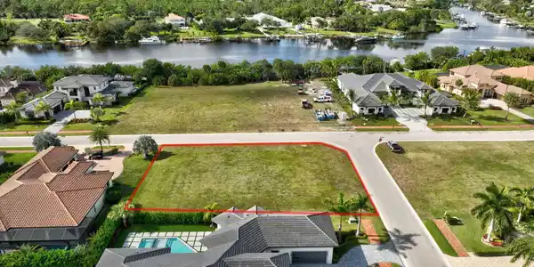 Image 4: 15-web-or-mls-DJI_0842_3_4_5_6