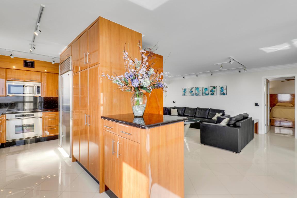 Image 3: House2-27